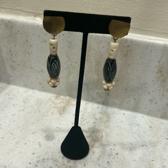 Earrings - Picture 1 of 4